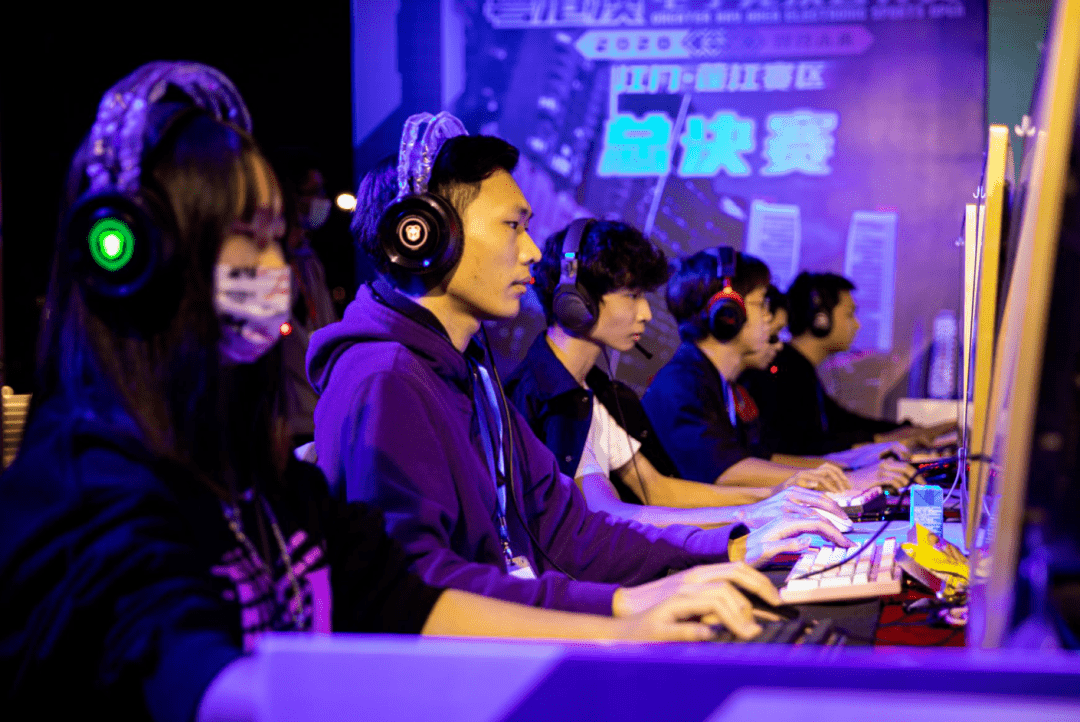 的舞台上 的舞台上